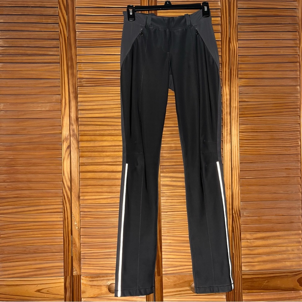 Lululemon Gray Elastic Waist Pants with Zippered Pockets Reflective Seam Size 2